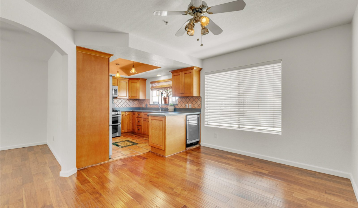 1345-E-Grand-Ave-unit-c17-DSC05910.webp